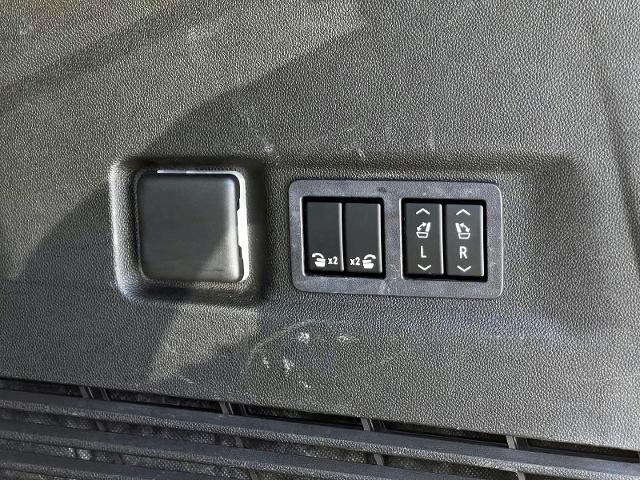 2023 Chevrolet Suburban Vehicle Photo in Roslyn, NY 11576