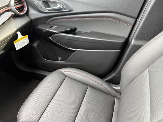 2025 Chevrolet Trax Vehicle Photo in COLUMBIA, MO 65203-3903