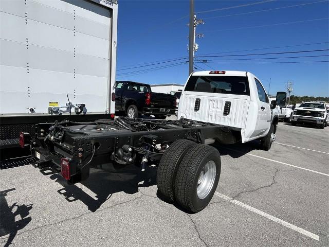 2024 Chevrolet Silverado 3500 HD Chassis Cab Vehicle Photo in ALCOA, TN 37701-3235