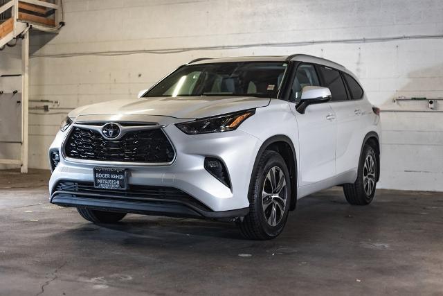 2023 Toyota Highlander Vehicle Photo in Tigard, OR 97223