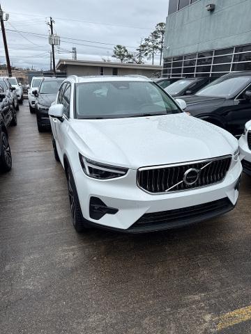 2025 Volvo XC40 Vehicle Photo in Houston, TX 77007