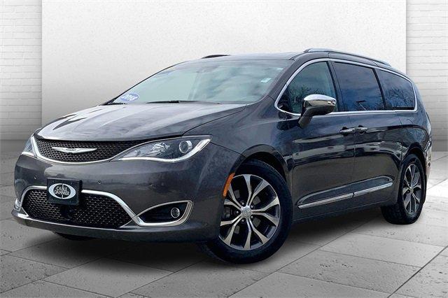 2018 Chrysler Pacifica Vehicle Photo in KANSAS CITY, MO 64114-4502