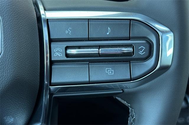 2025 GMC Canyon Vehicle Photo in ELK GROVE, CA 95757-8703