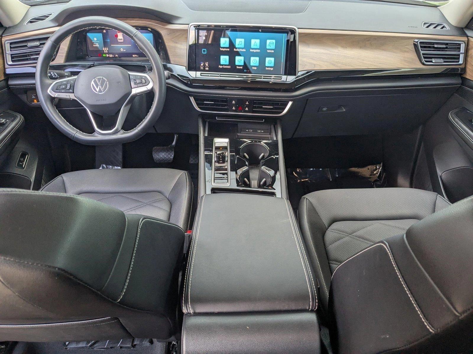 2024 Volkswagen Atlas Vehicle Photo in Wesley Chapel, FL 33544