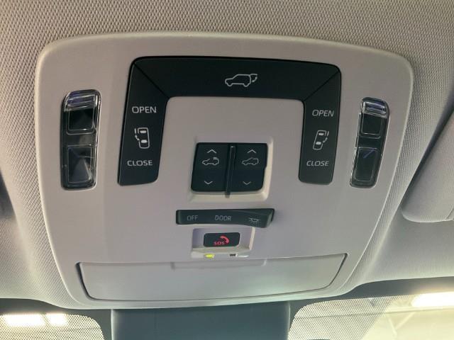 2025 Toyota Sienna Vehicle Photo in Oshkosh, WI 54904
