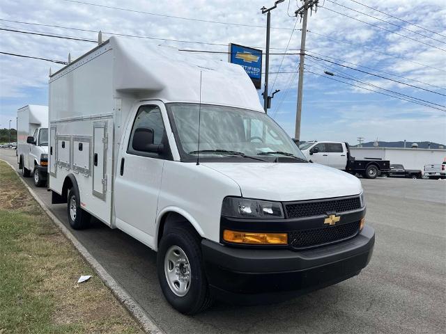 2024 Chevrolet Express Cutaway 3500 Vehicle Photo in ALCOA, TN 37701-3235