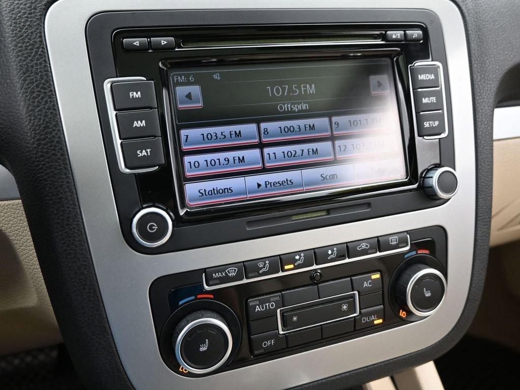 2012 Volkswagen Eos Vehicle Photo in Marion, IA 52302