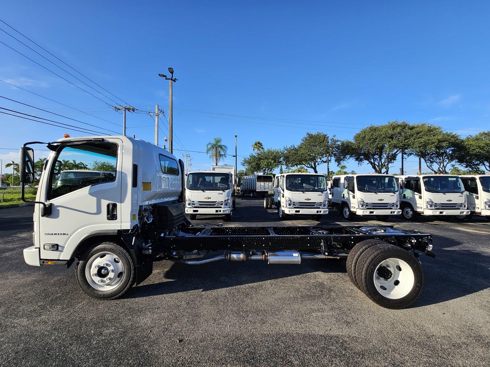 2025 Chevrolet Low Cab Forward 5500 HG Vehicle Photo in GREENACRES, FL 33463-3207