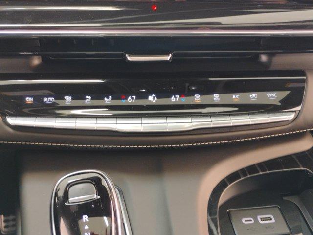 2024 Cadillac Escalade Vehicle Photo in PINEVILLE, NC 28134-8495