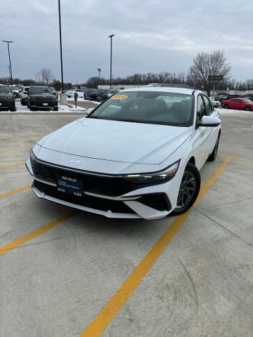 2024 Hyundai ELANTRA Vehicle Photo in Peoria, IL 61615