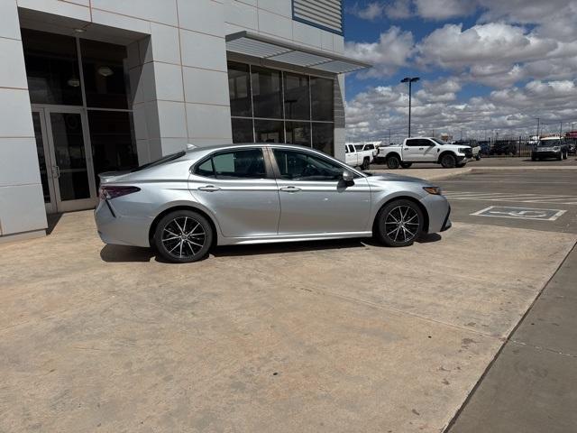 2022 Toyota Camry Vehicle Photo in Winslow, AZ 86047-2439