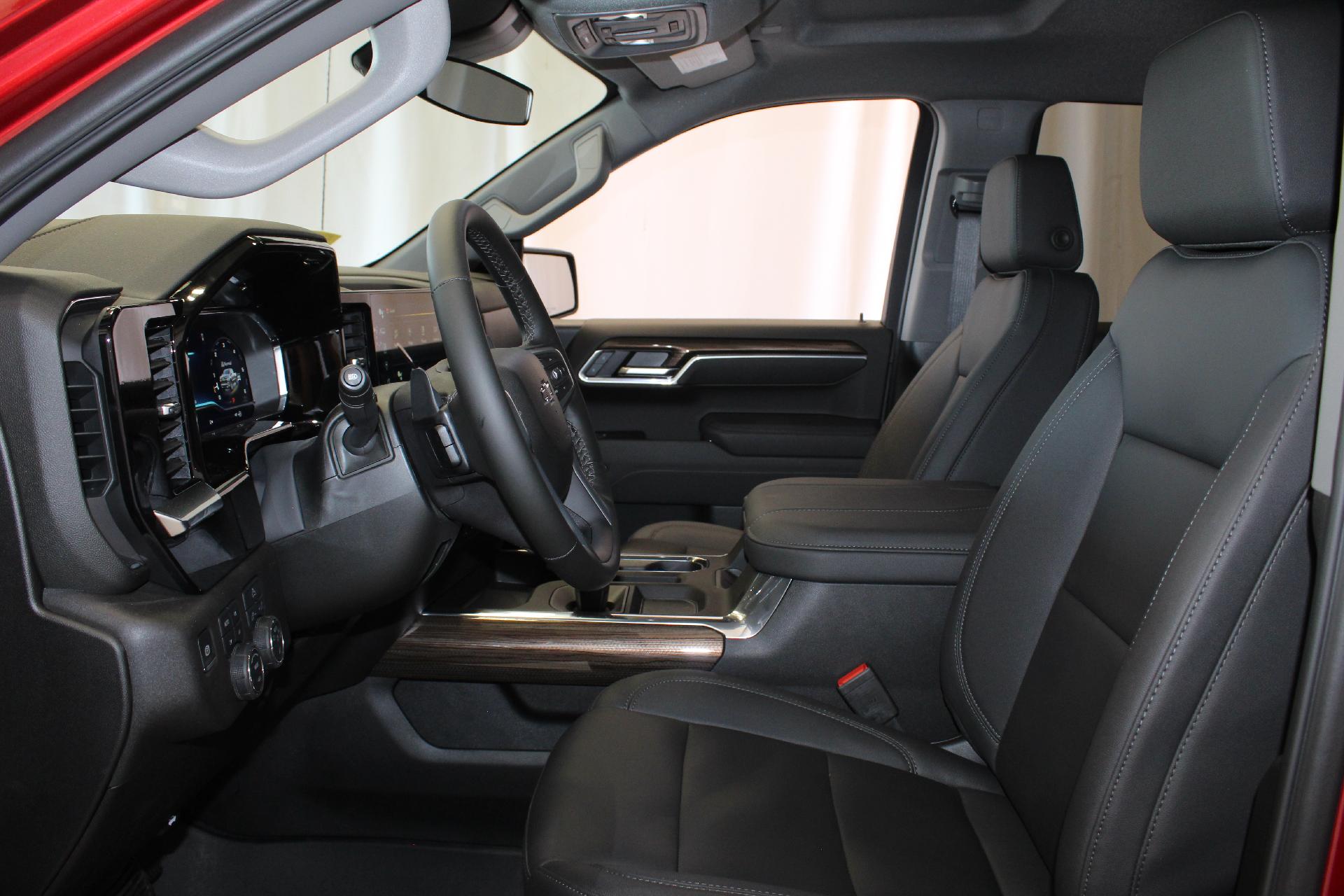 2025 Chevrolet Silverado 1500 Vehicle Photo in NORTHAMPTON, MA 01060-1120