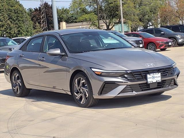 2024 Hyundai ELANTRA Vehicle Photo in Peoria, IL 61615