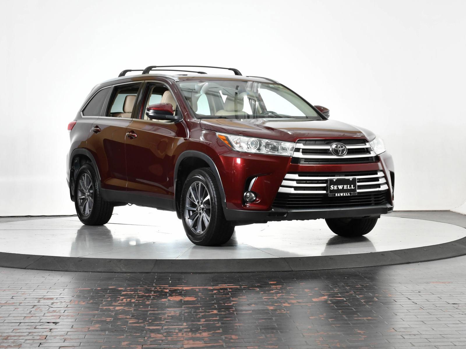 2019 Toyota Highlander Vehicle Photo in DALLAS, TX 75235