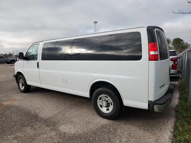 2020 Chevrolet Express Passenger 3500 Vehicle Photo in CROSBY, TX 77532-9157