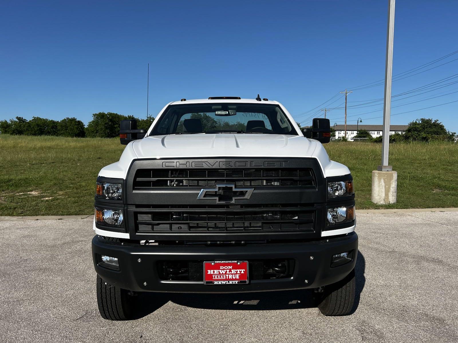 2024 Chevrolet Silverado 6500 HD Vehicle Photo in GEORGETOWN, TX 78626-7508