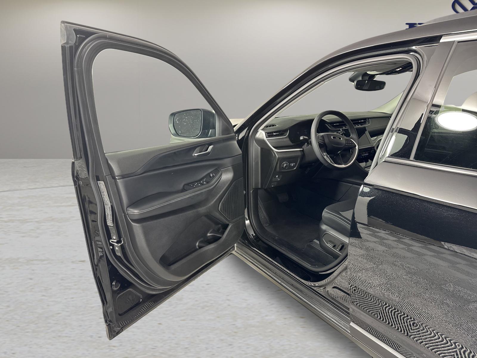 2023 Jeep Grand Cherokee L Vehicle Photo in Georgetown, TX 78626