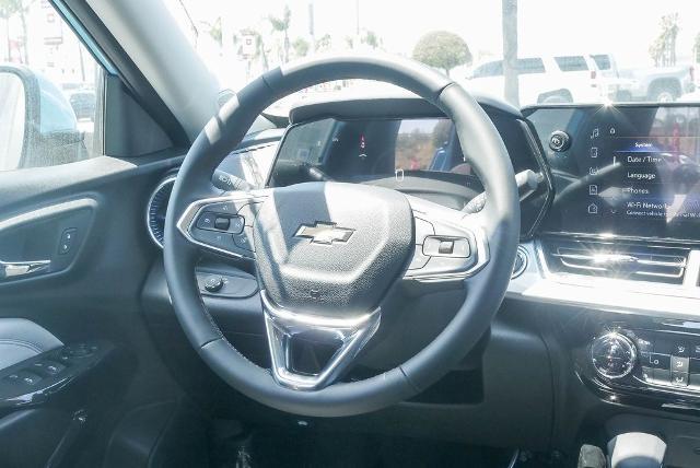 2025 Chevrolet Trax Vehicle Photo in VENTURA, CA 93003-8585