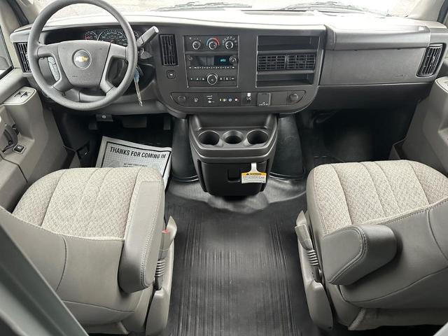2024 Chevrolet Express Cutaway 3500 Vehicle Photo in COLUMBIA, MO 65203-3903