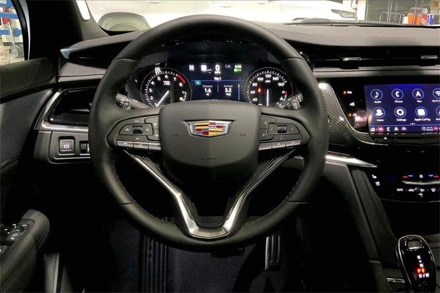 2025 Cadillac XT6 Vehicle Photo in KANSAS CITY, MO 64114-4545