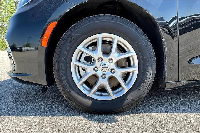 2024 Chrysler Pacifica Vehicle Photo in Tulsa, OK 74145