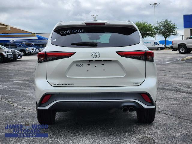 2021 Toyota Highlander Vehicle Photo in DENTON, TX 76210-9321