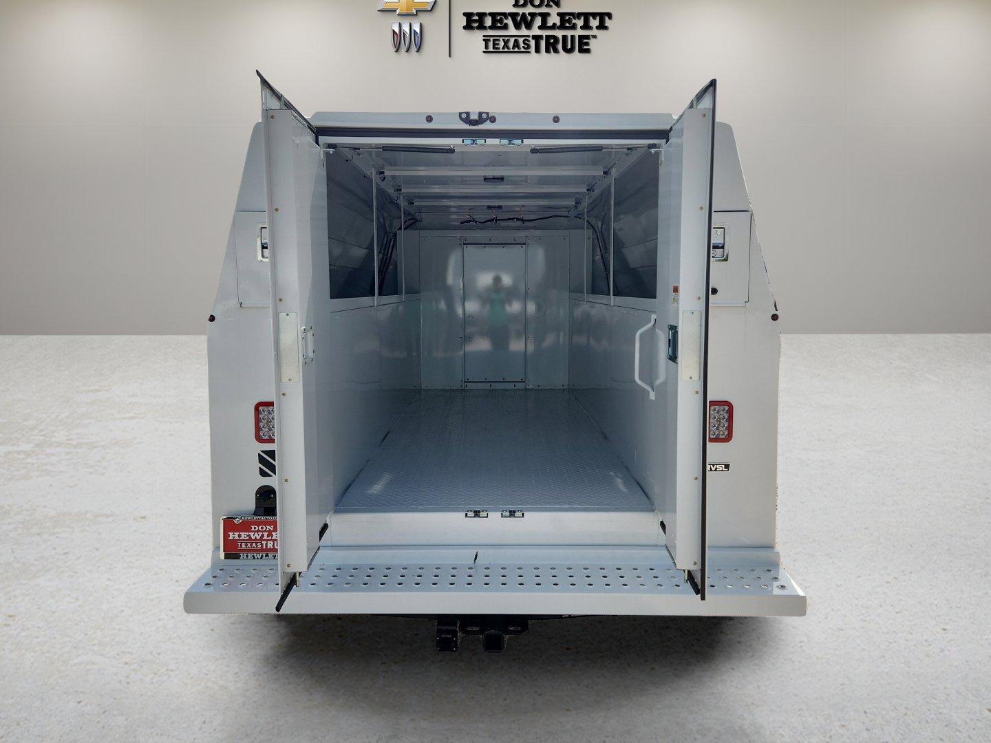 2025 Chevrolet Express Cutaway 3500 Vehicle Photo in GEORGETOWN, TX 78626-7508