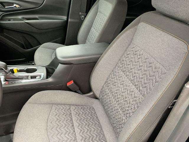 2022 Chevrolet Equinox Vehicle Photo in MOON TOWNSHIP, PA 15108-2571