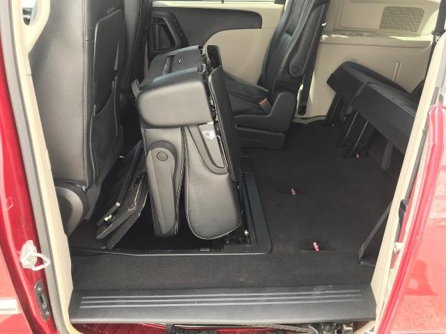 2015 Chrysler Town & Country Vehicle Photo in GREEN BAY, WI 54303-3330