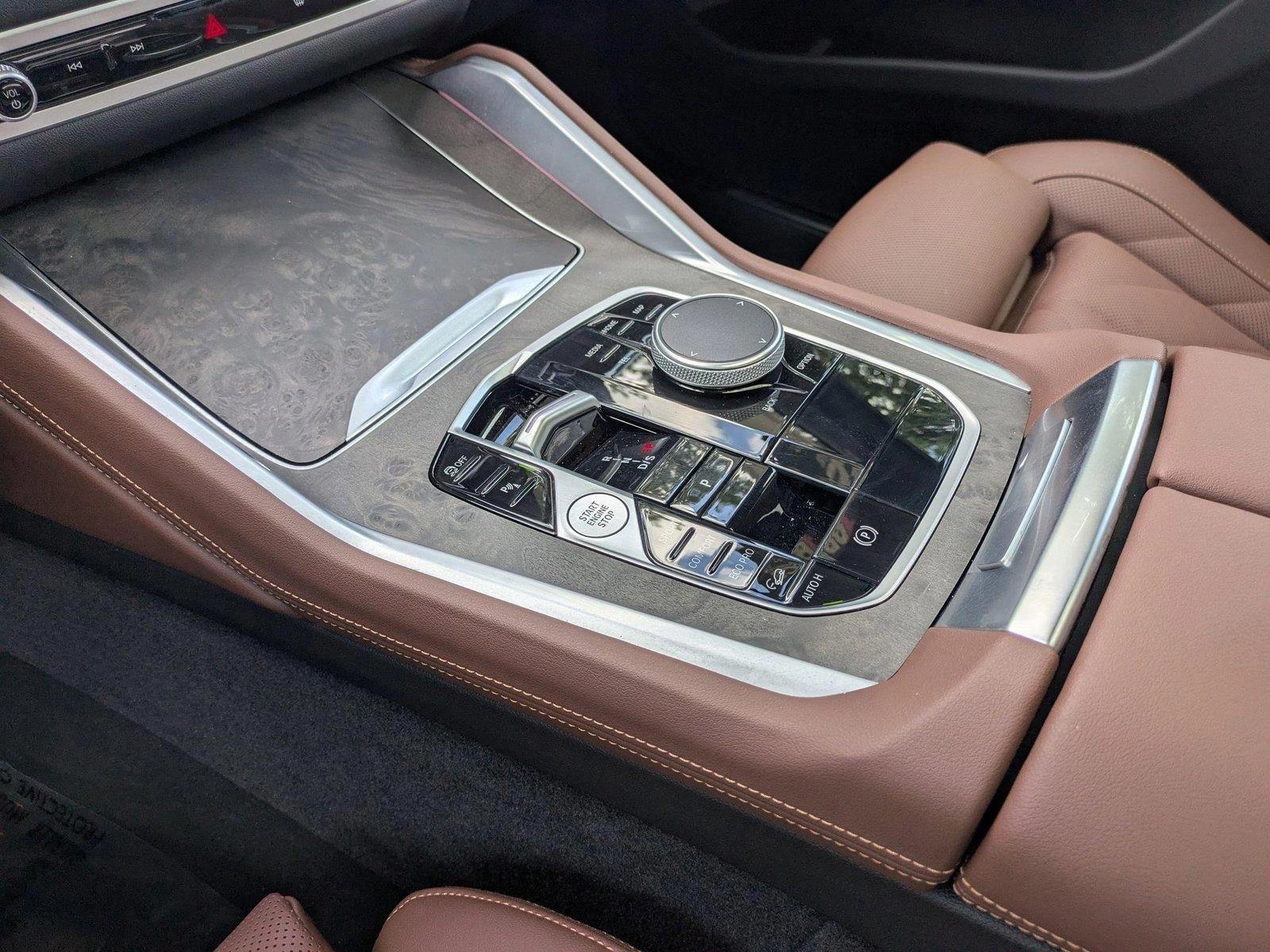 2024 BMW X6 xDrive40i Vehicle Photo in Sarasota, FL 34231