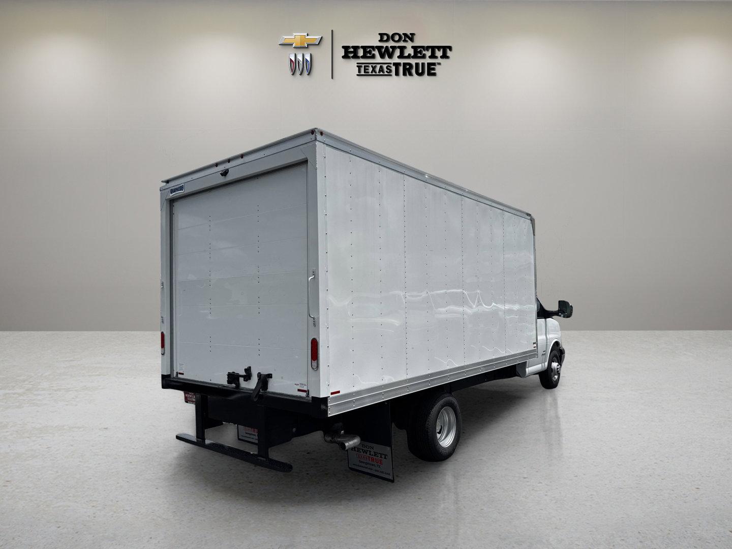 2025 Chevrolet Express Cutaway 4500 Vehicle Photo in GEORGETOWN, TX 78626-7508