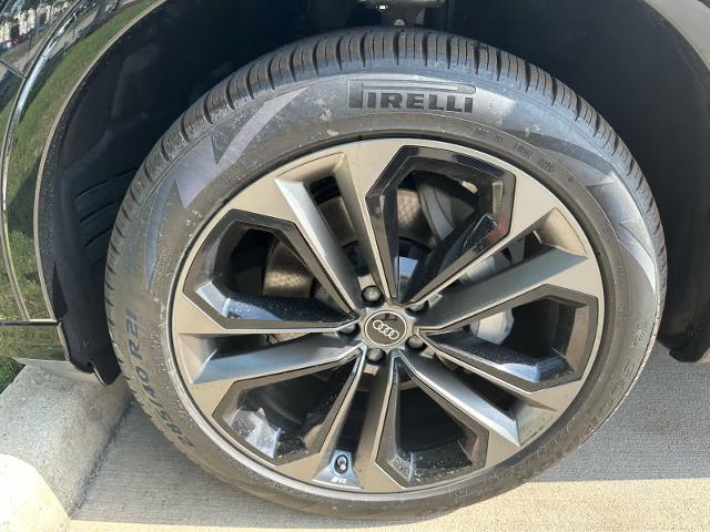 2025 Audi Q7 Vehicle Photo in HOUSTON, TX 77090