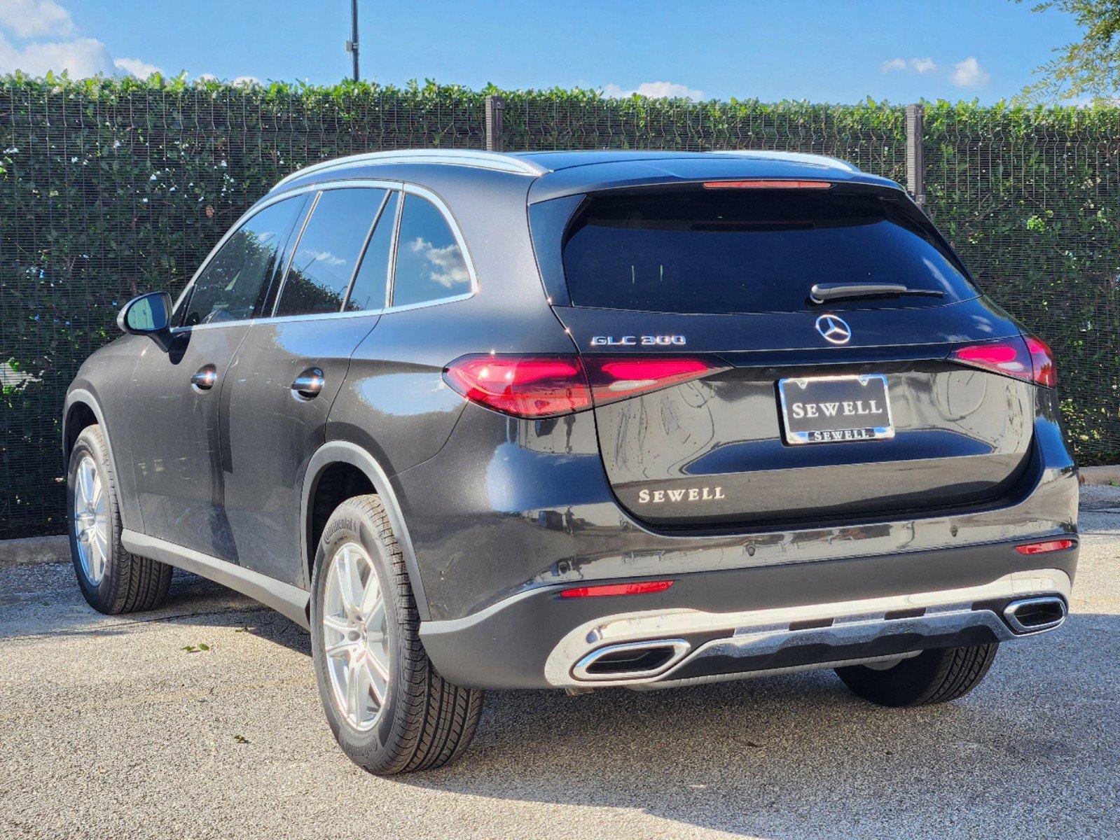 2025 Mercedes-Benz GLC Vehicle Photo in HOUSTON, TX 77079