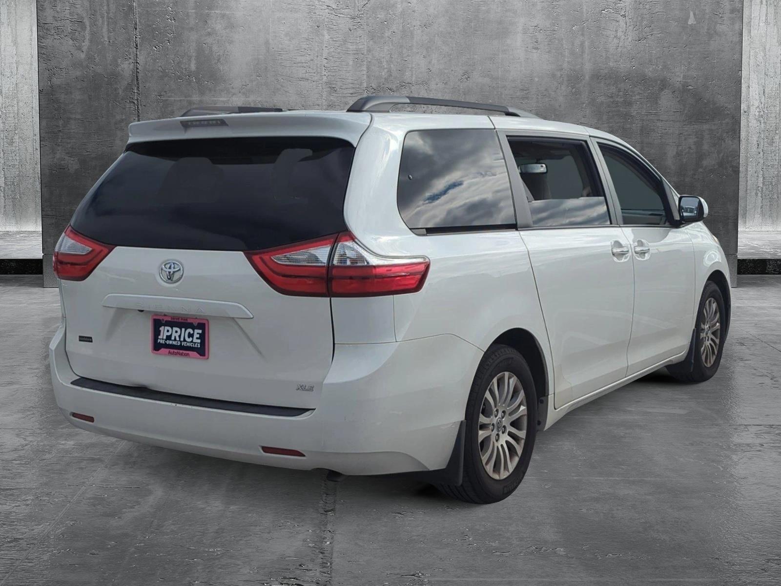 2017 Toyota Sienna Vehicle Photo in Ft. Myers, FL 33907