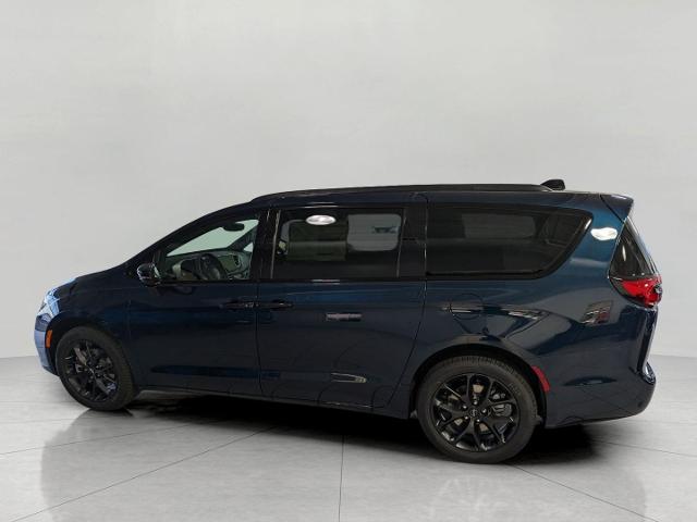 2025 Chrysler Pacifica Vehicle Photo in Oshkosh, WI 54901