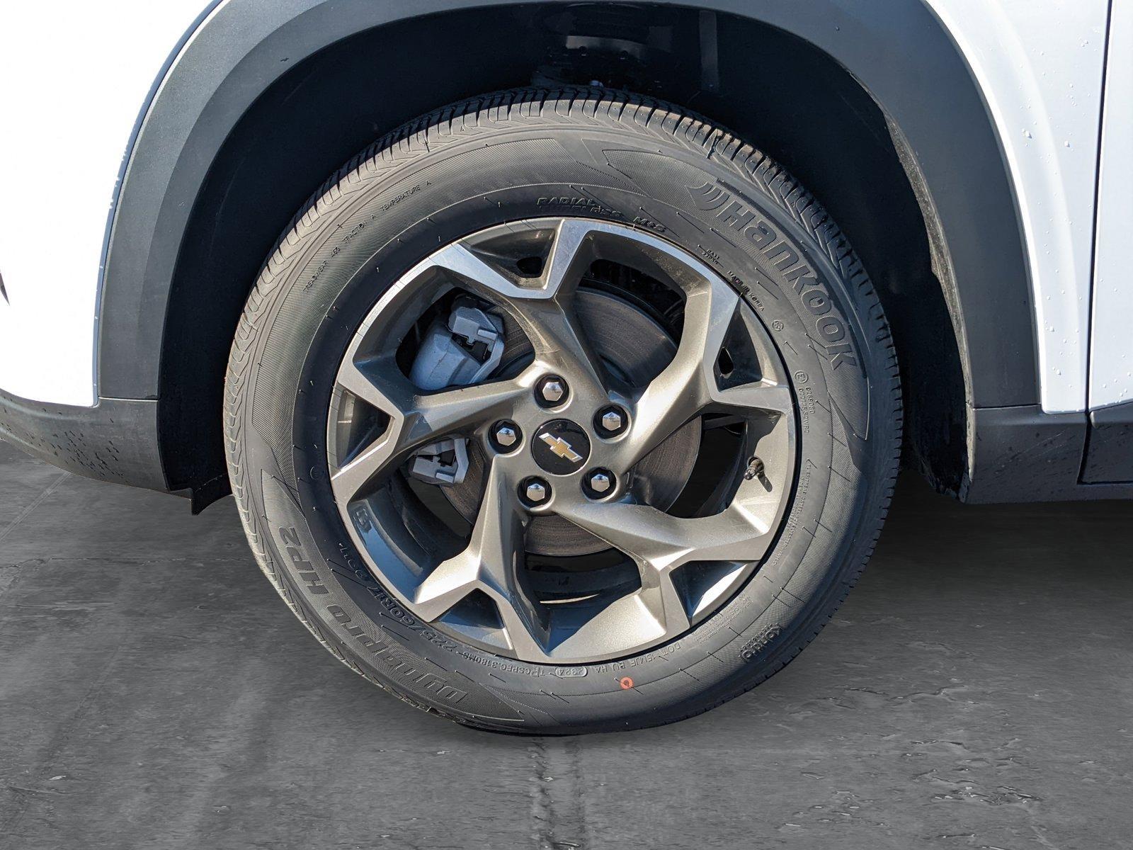 2025 Chevrolet Trax Vehicle Photo in VALENCIA, CA 91355-1705