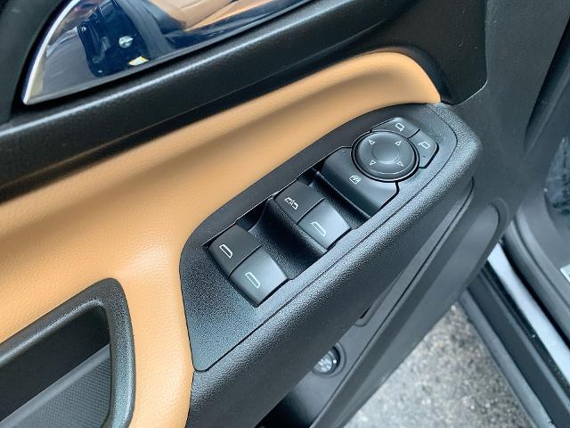 2019 Chevrolet Equinox Vehicle Photo in MOON TOWNSHIP, PA 15108-2571