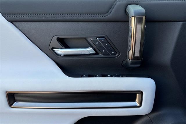 2025 GMC HUMMER EV SUV Vehicle Photo in ELK GROVE, CA 95757-8703