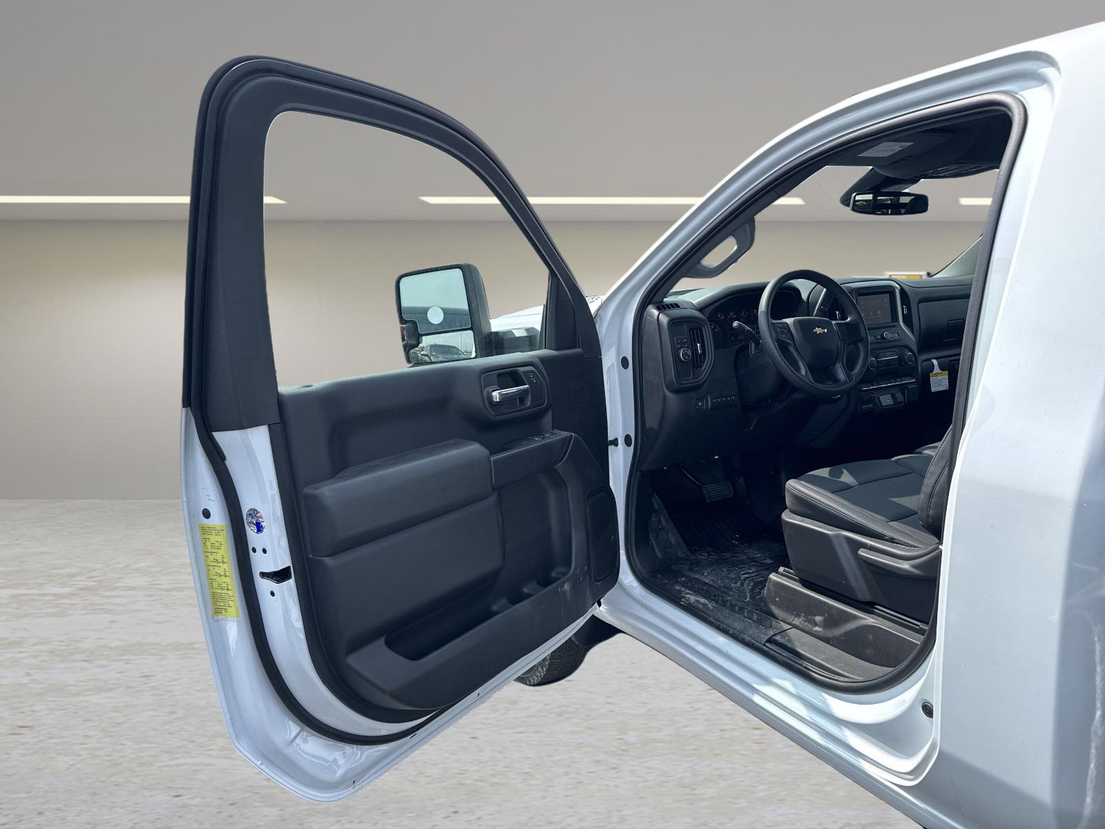 2025 Chevrolet Silverado 3500 HD Chassis Cab Vehicle Photo in GEORGETOWN, TX 78626-7508