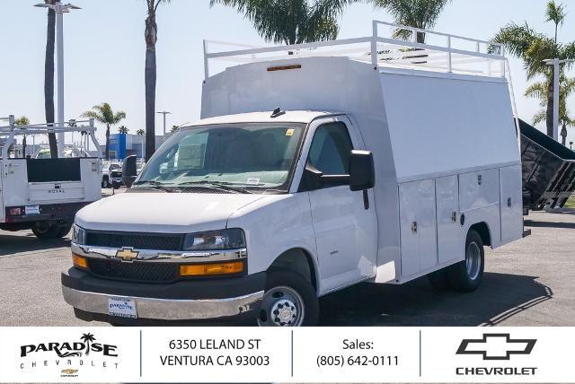 2025 Chevrolet Express Commercial Cutaway Vehicle Photo in VENTURA, CA 93003-8585