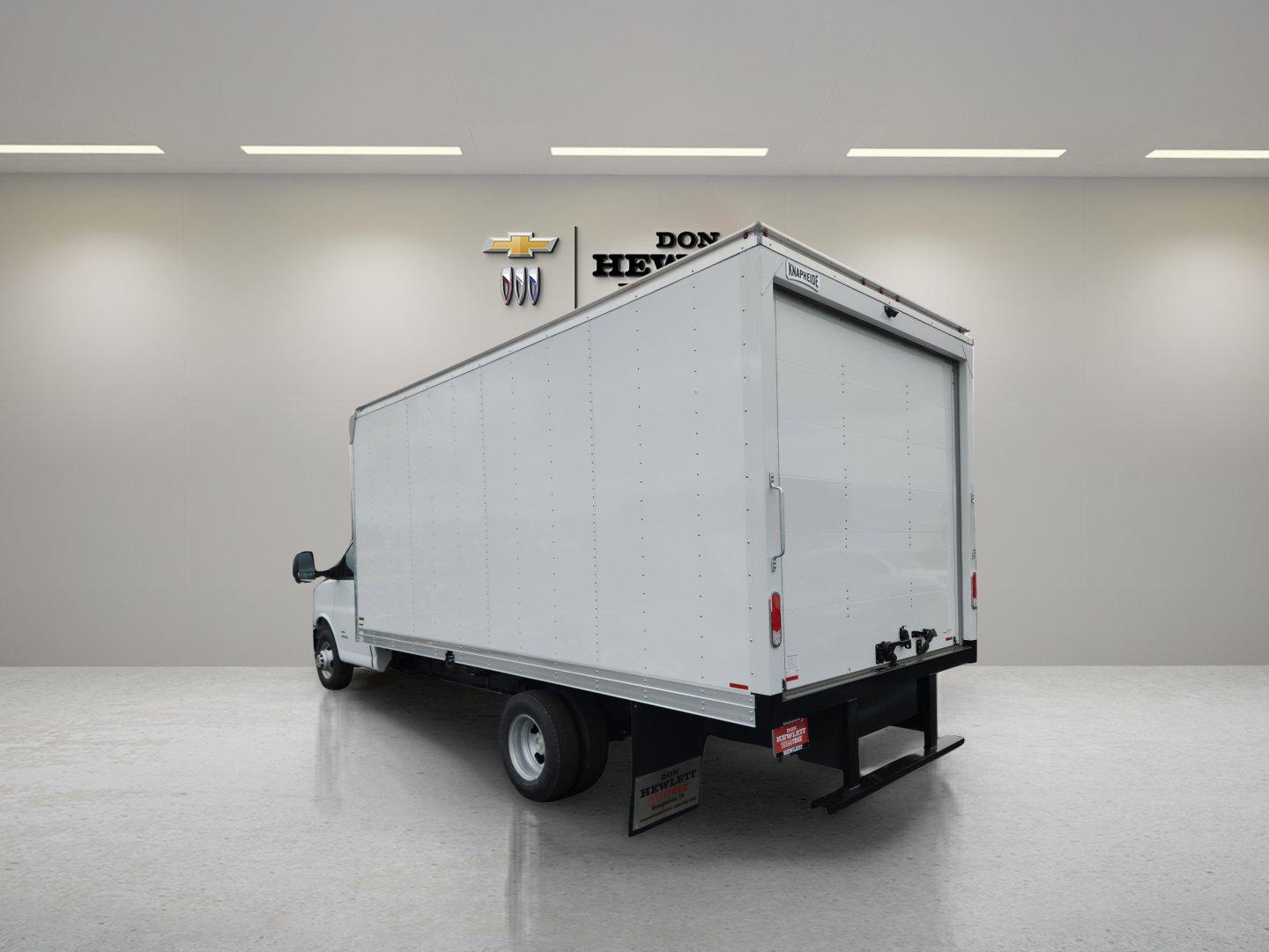 2025 Chevrolet Express Cutaway 4500 Vehicle Photo in GEORGETOWN, TX 78626-7508
