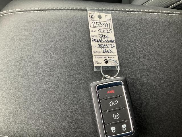 2025 Jeep Grand Cherokee L Vehicle Photo in Kaukauna, WI 54130