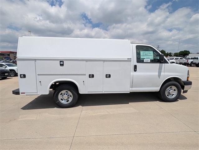 2024 Chevrolet Express Commercial Cutaway Vehicle Photo in ENGLEWOOD, CO 80113-6708