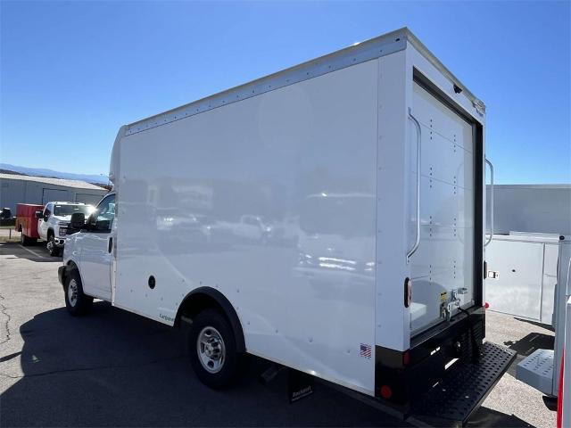 2024 Chevrolet Express Cutaway 3500 Vehicle Photo in ALCOA, TN 37701-3235