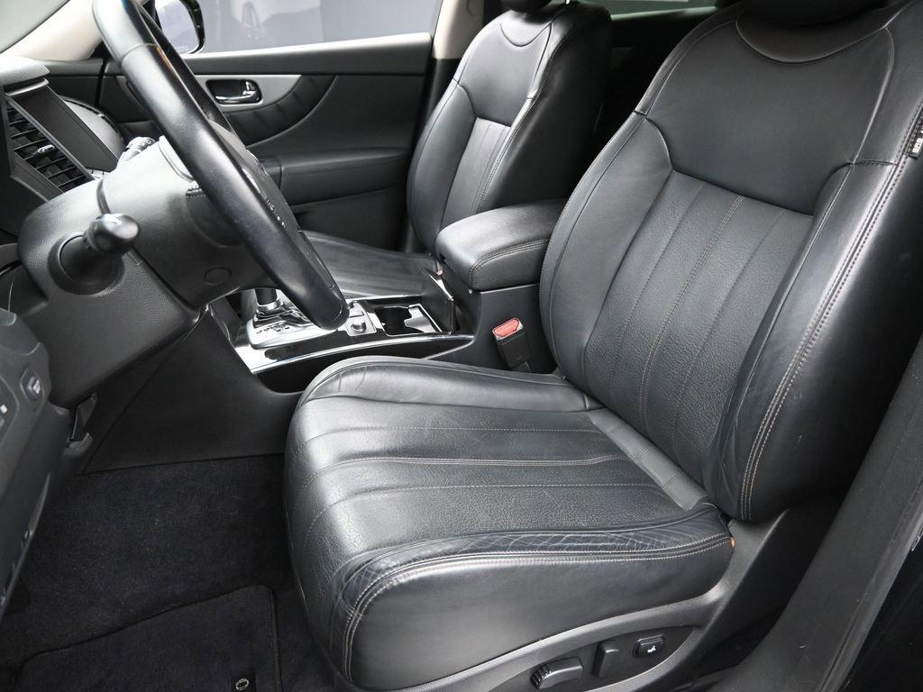 2017 INFINITI QX70 Vehicle Photo in Marion, IA 52302
