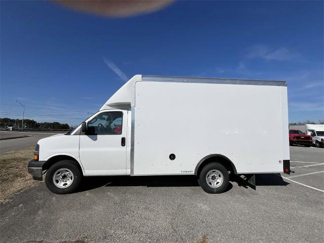 2025 Chevrolet Express Cutaway 3500 Vehicle Photo in ALCOA, TN 37701-3235