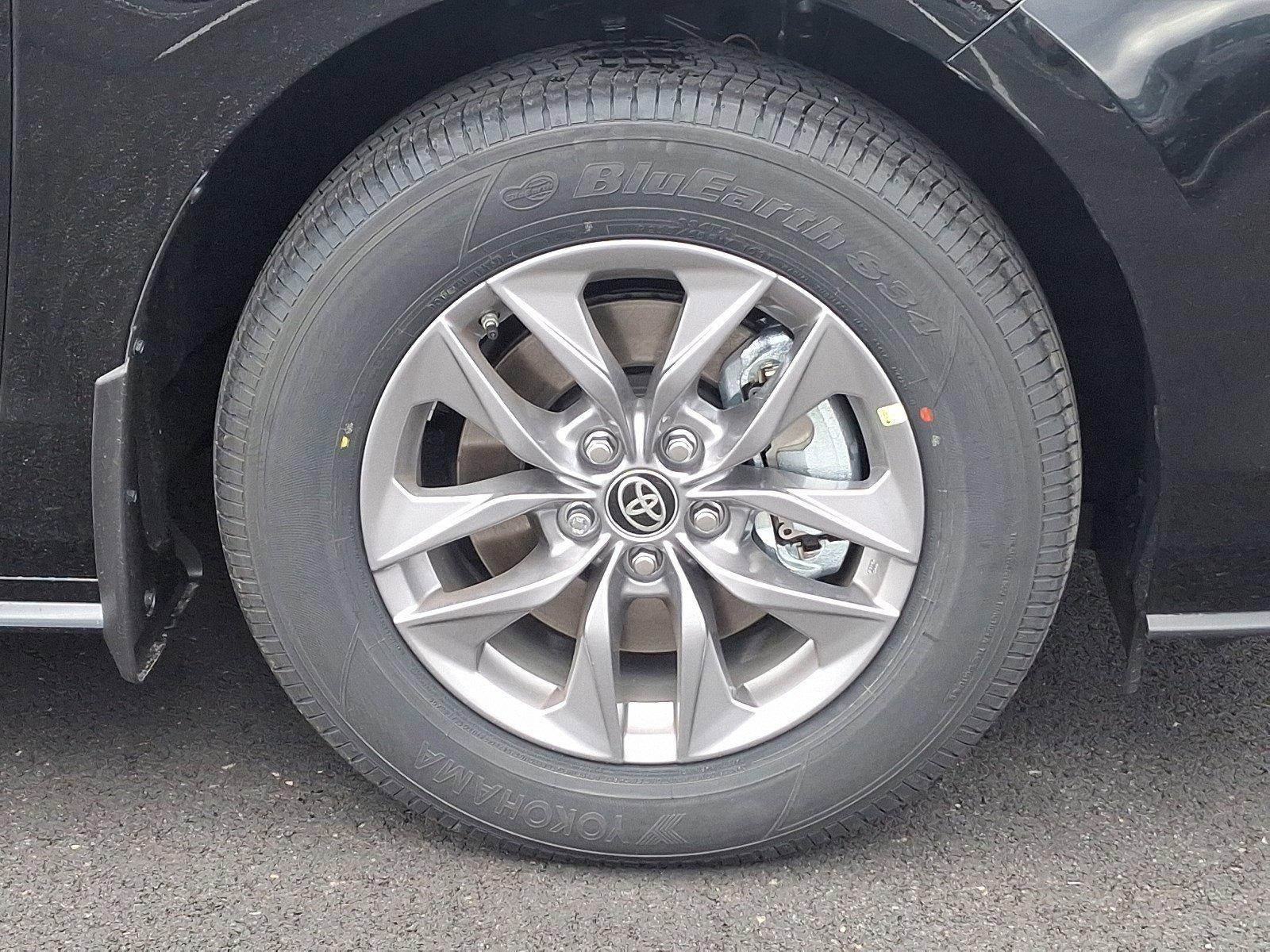 2025 Toyota Sienna Vehicle Photo in Harrisburg, PA 17111