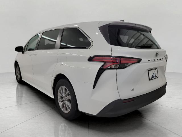 2022 Toyota Sienna Vehicle Photo in Oshkosh, WI 54904