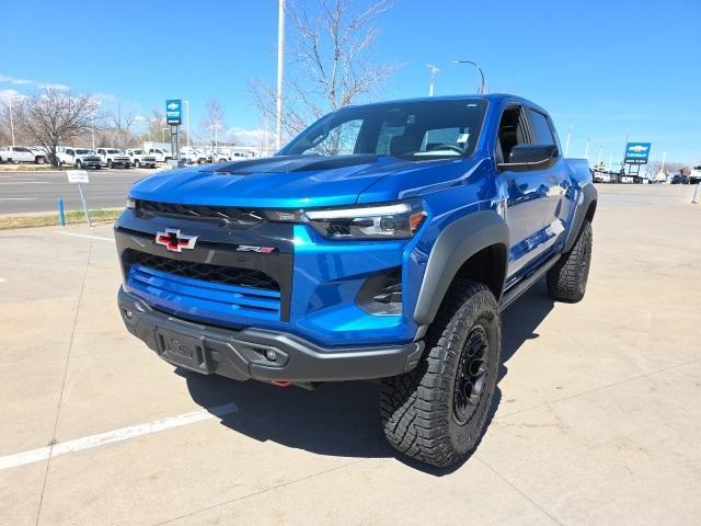 2024 Chevrolet Colorado Vehicle Photo in ENGLEWOOD, CO 80113-6708