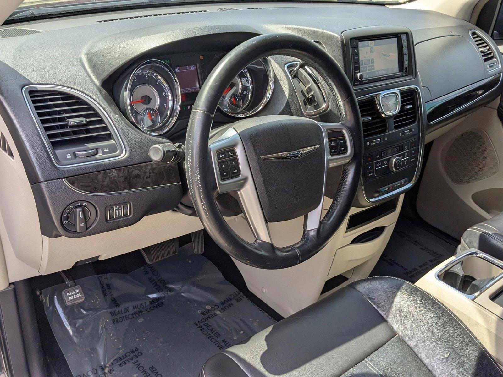 2012 Chrysler Town & Country Vehicle Photo in PEMBROKE PINES, FL 33024-6534
